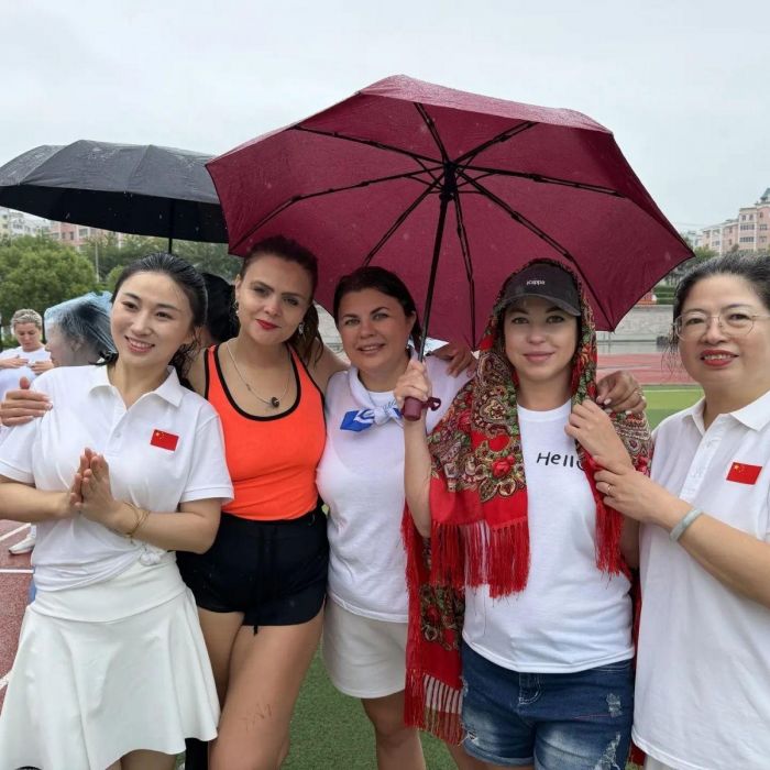 绥芬河杯中俄女子运动会：雨中竞技与意外商务，探索跨境合作新路径